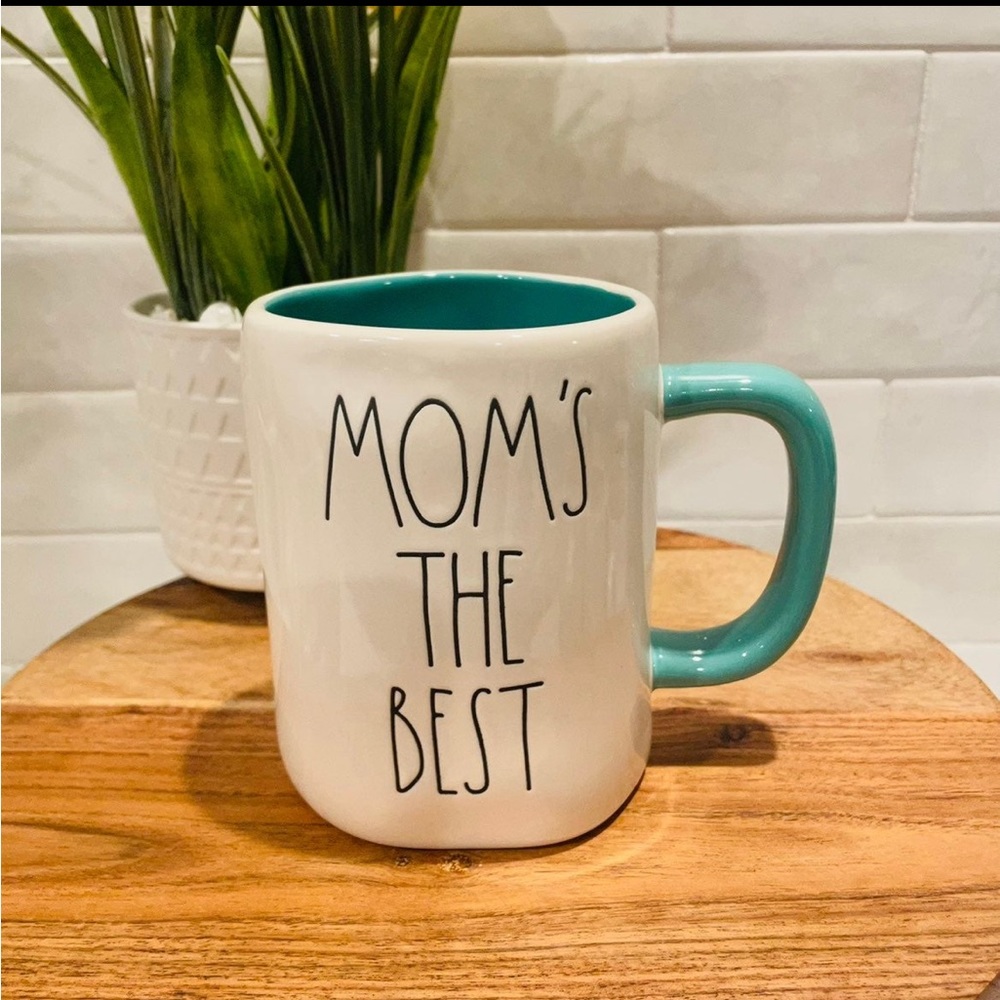 Rae Dunn MOM’S THE BEST mug  teal handle and interior